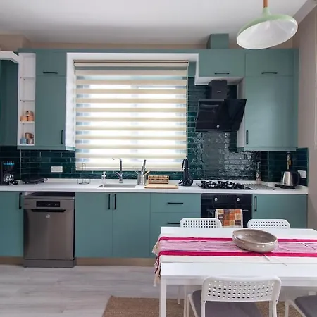 アパート Modern 1br With Elegant Design In Goektuerk *